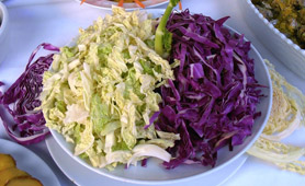 Salada de Brássicas, algas e sementes, temperada com superalimentos
